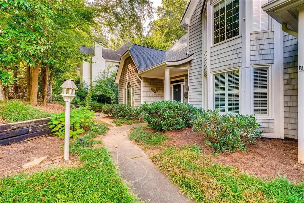 8260 Grogans Ferry Road, Sandy Springs, Georgia 30350, 4 Bedrooms Bedrooms, ,4 BathroomsBathrooms,Residential,Sold,8260 Grogans Ferry Road,6781337
