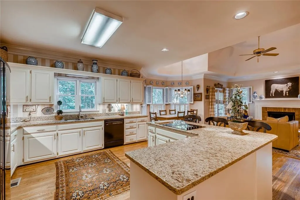 8260 Grogans Ferry Road, Sandy Springs, Georgia 30350, 4 Bedrooms Bedrooms, ,4 BathroomsBathrooms,Residential,Sold,8260 Grogans Ferry Road,6781337