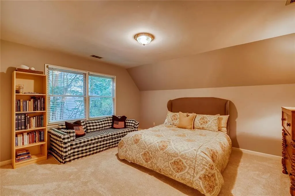 8260 Grogans Ferry Road, Sandy Springs, Georgia 30350, 4 Bedrooms Bedrooms, ,4 BathroomsBathrooms,Residential,Sold,8260 Grogans Ferry Road,6781337