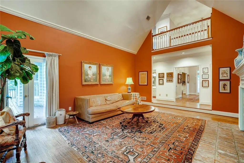 8260 Grogans Ferry Road, Sandy Springs, Georgia 30350, 4 Bedrooms Bedrooms, ,4 BathroomsBathrooms,Residential,Sold,8260 Grogans Ferry Road,6781337
