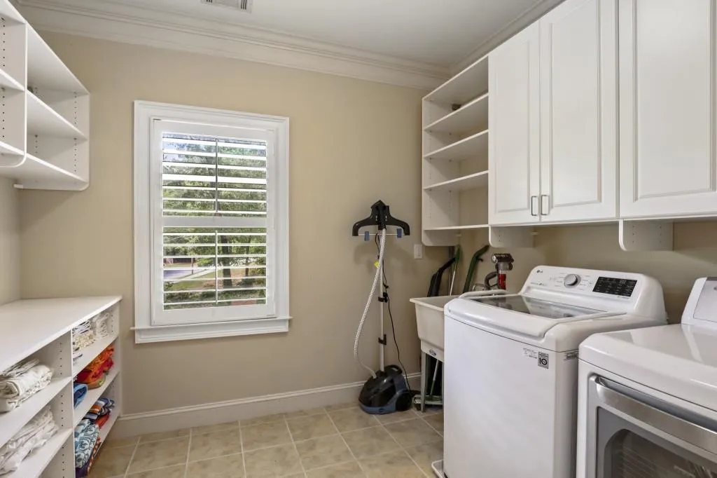 4805 Northway Drive, Atlanta, Georgia 30342, 5 Bedrooms Bedrooms, ,4 BathroomsBathrooms,Residential,Sold,4805 Northway Drive,6882662