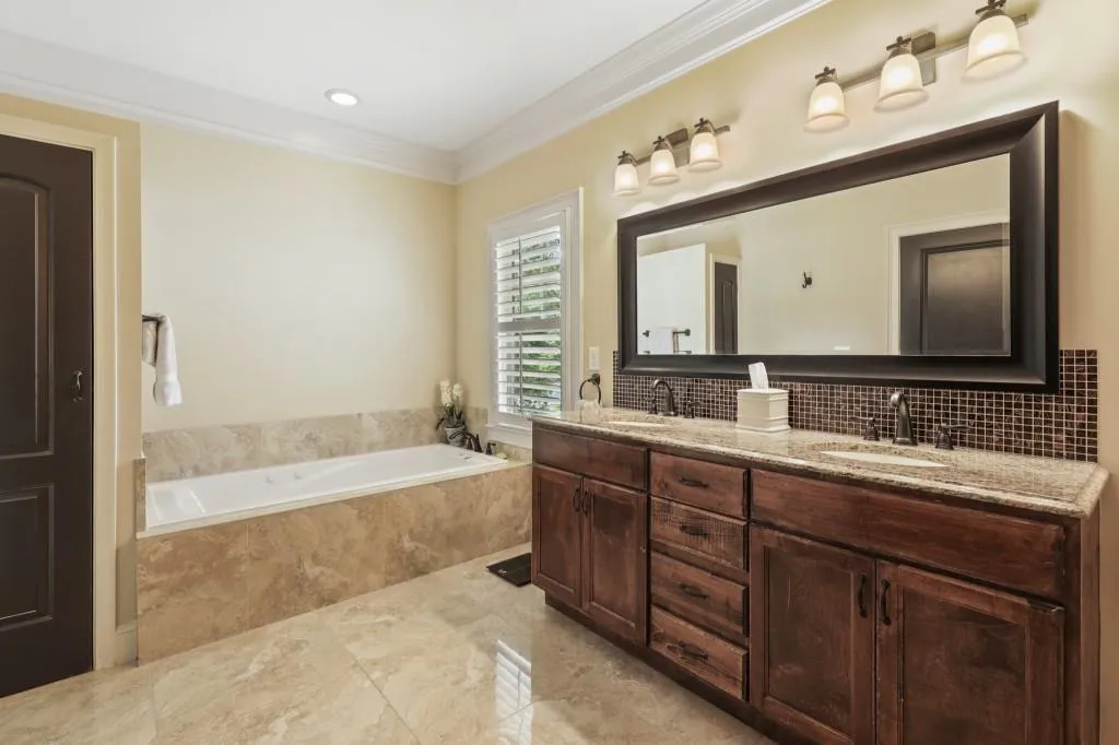 4805 Northway Drive, Atlanta, Georgia 30342, 5 Bedrooms Bedrooms, ,4 BathroomsBathrooms,Residential,Sold,4805 Northway Drive,6882662