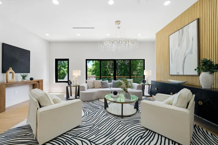 Brand New Townhomes That Combine Intown Convenience & Modern Luxury!