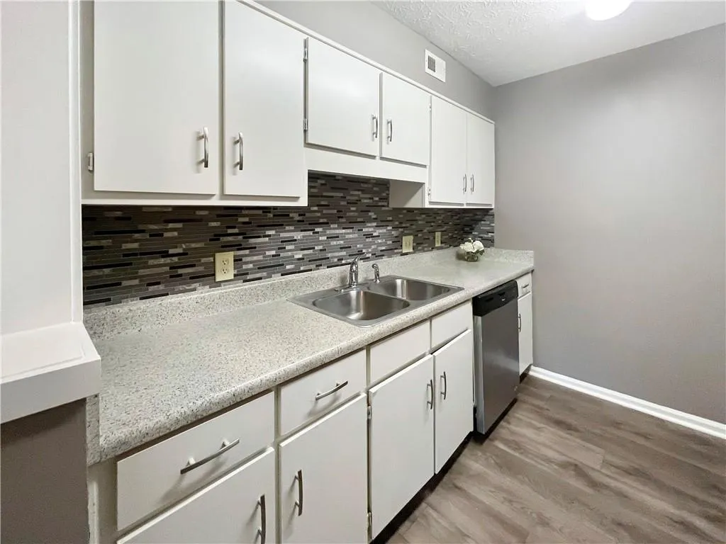 475 Mount Vernon Highway Ne Unit B216, Sandy Springs, Georgia 30328, 1 Bedroom Bedrooms, ,1 BathroomBathrooms,Residential,Sold,475 Mount Vernon Highway Ne Unit B216,7200112