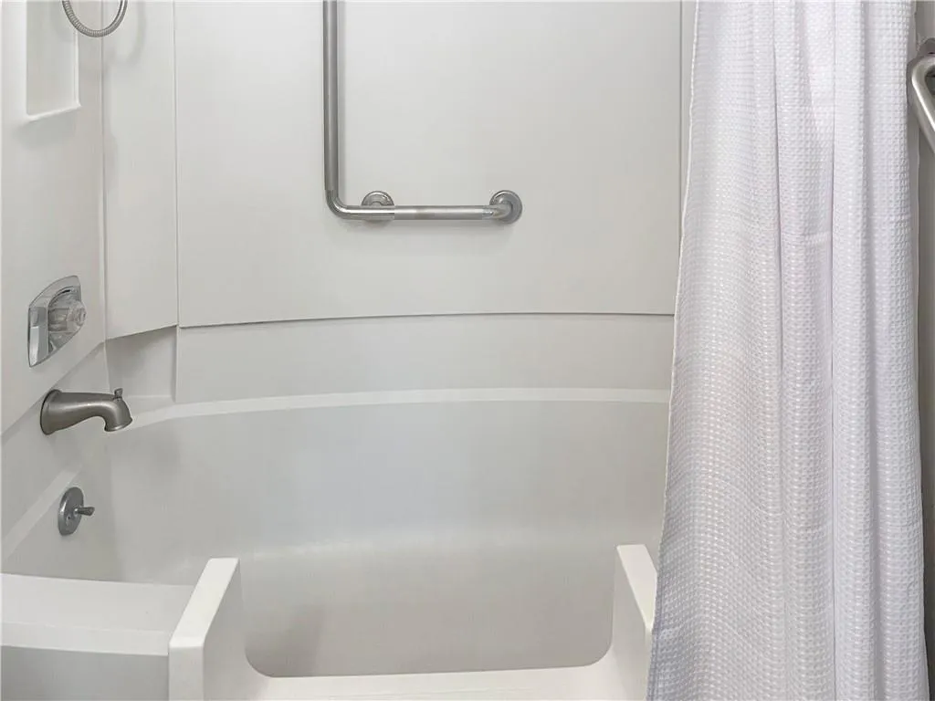 475 Mount Vernon Highway Ne Unit B216, Sandy Springs, Georgia 30328, 1 Bedroom Bedrooms, ,1 BathroomBathrooms,Residential,Sold,475 Mount Vernon Highway Ne Unit B216,7200112