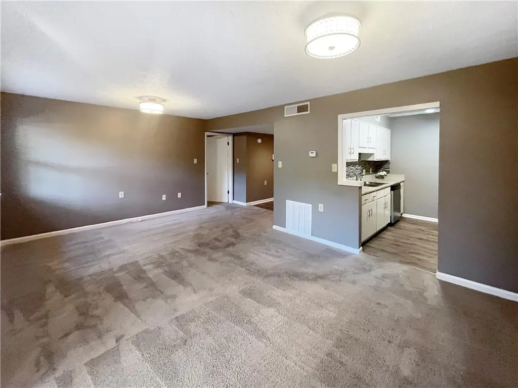 475 Mount Vernon Highway Ne Unit B216, Sandy Springs, Georgia 30328, 1 Bedroom Bedrooms, ,1 BathroomBathrooms,Residential,Sold,475 Mount Vernon Highway Ne Unit B216,7200112