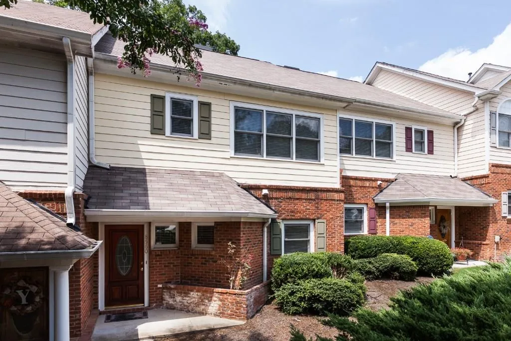 8560 Hope Mews Court, Sandy Springs, Georgia 30350, 2 Bedrooms Bedrooms, ,2 BathroomsBathrooms,Residential,Sold,8560 Hope Mews Court,5587037