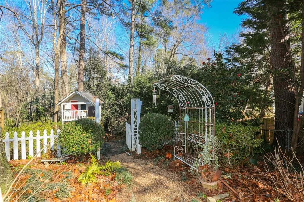 4865 Longchamps Drive, Sandy Springs, Georgia 30319, 4 Bedrooms Bedrooms, ,4 BathroomsBathrooms,Residential,Sold,4865 Longchamps Drive,5964238