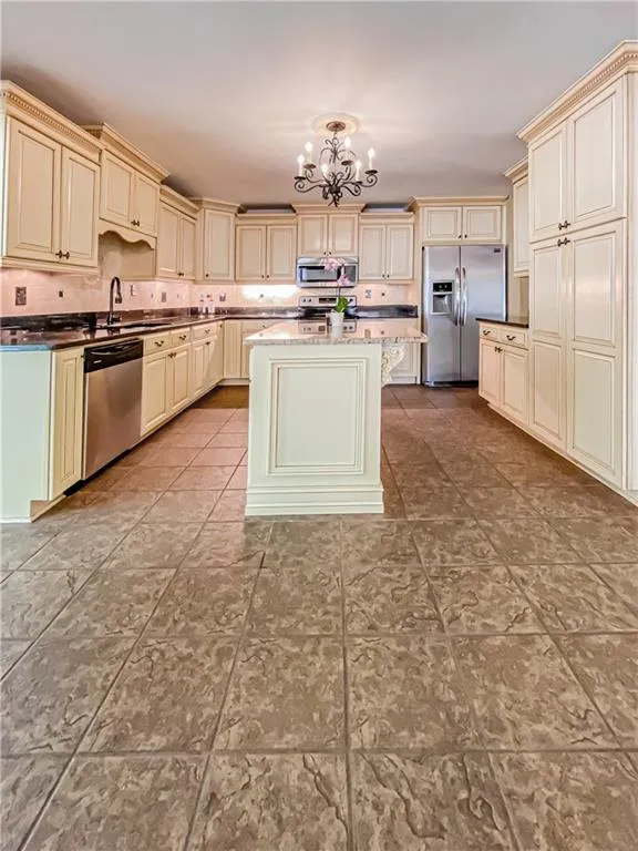 620 Spalding Drive, Sandy Springs, Georgia 30328, 3 Bedrooms Bedrooms, ,3 BathroomsBathrooms,Residential,Sold,620 Spalding Drive,7079164