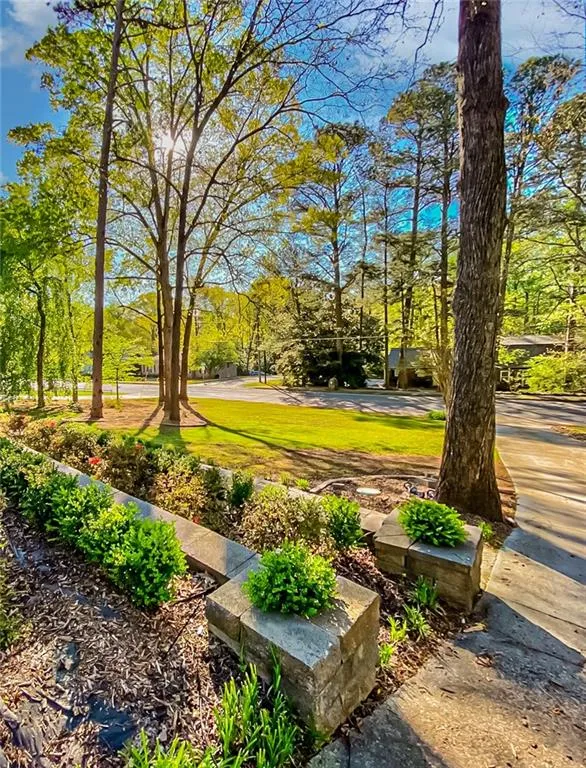 620 Spalding Drive, Sandy Springs, Georgia 30328, 3 Bedrooms Bedrooms, ,3 BathroomsBathrooms,Residential,Sold,620 Spalding Drive,7079164
