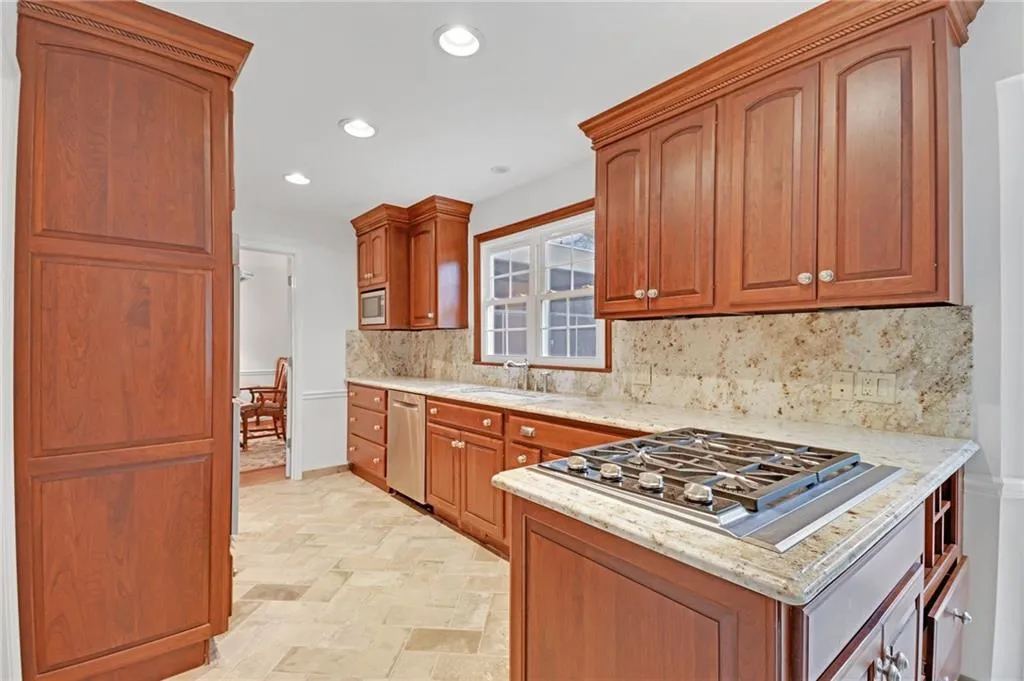 7105 Glenridge Dr, Sandy Springs, Georgia 30328, 4 Bedrooms Bedrooms, ,3 BathroomsBathrooms,Residential,Sold,7105 Glenridge Dr,6840399