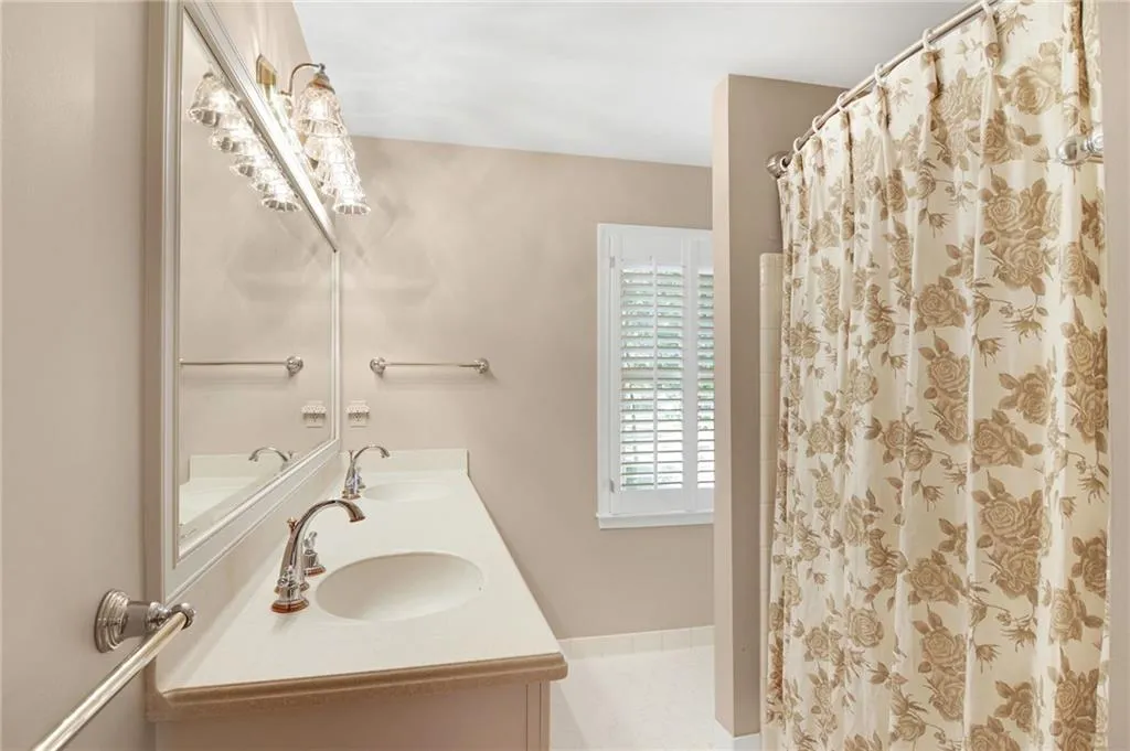 7105 Glenridge Dr, Sandy Springs, Georgia 30328, 4 Bedrooms Bedrooms, ,3 BathroomsBathrooms,Residential,Sold,7105 Glenridge Dr,6840399