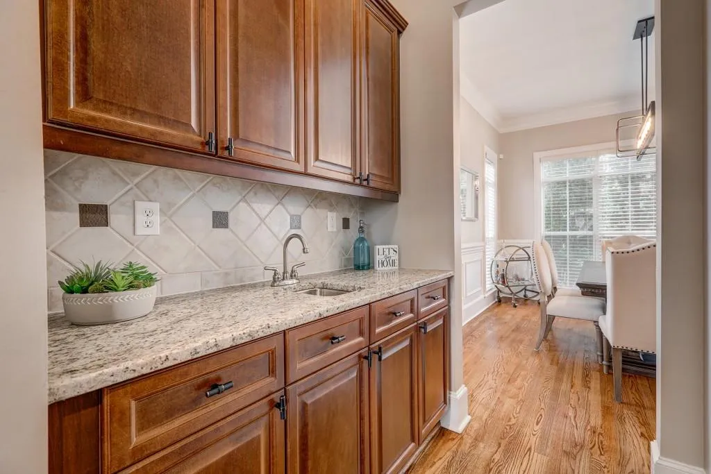5448 Glenridge View, Atlanta, Georgia 30342, 3 Bedrooms Bedrooms, ,3 BathroomsBathrooms,Residential,Sold,5448 Glenridge View,6857953