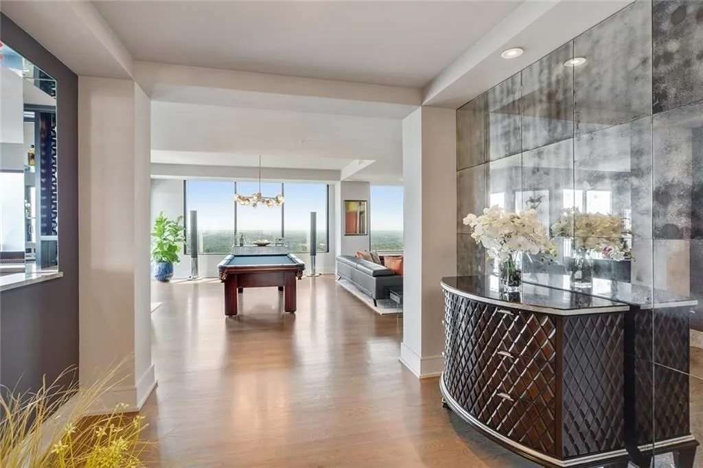 2828 Peachtree Road Nw Unit 3100, Atlanta, Georgia 30305, 3 Bedrooms Bedrooms, ,3 BathroomsBathrooms,Residential,Sold,2828 Peachtree Road Nw Unit 3100,6024360