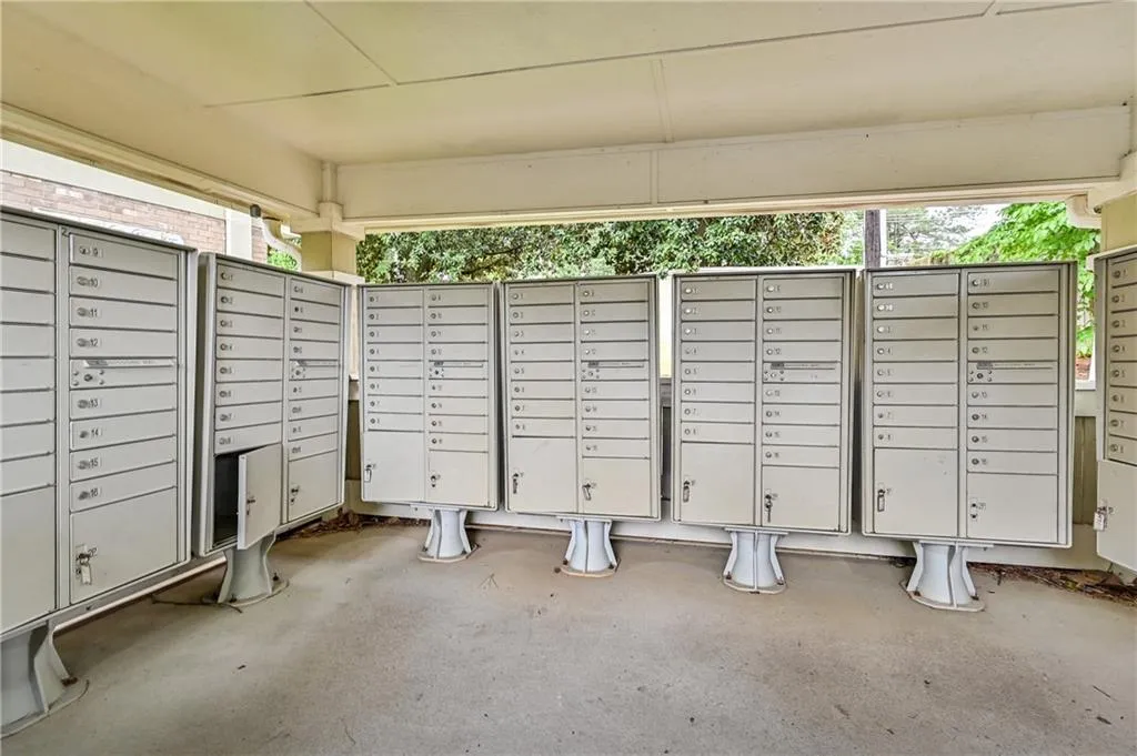 6900 Roswell Road Unit A4, Sandy Springs, Georgia 30328, 2 Bedrooms Bedrooms, ,2 BathroomsBathrooms,Residential,Sold,6900 Roswell Road Unit A4,6717615