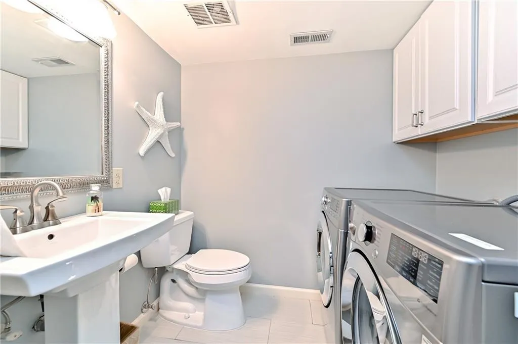 6900 Roswell Road Unit A4, Sandy Springs, Georgia 30328, 2 Bedrooms Bedrooms, ,2 BathroomsBathrooms,Residential,Sold,6900 Roswell Road Unit A4,6717615