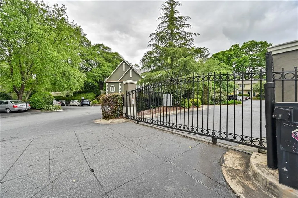 6900 Roswell Road Unit A4, Sandy Springs, Georgia 30328, 2 Bedrooms Bedrooms, ,2 BathroomsBathrooms,Residential,Sold,6900 Roswell Road Unit A4,6717615