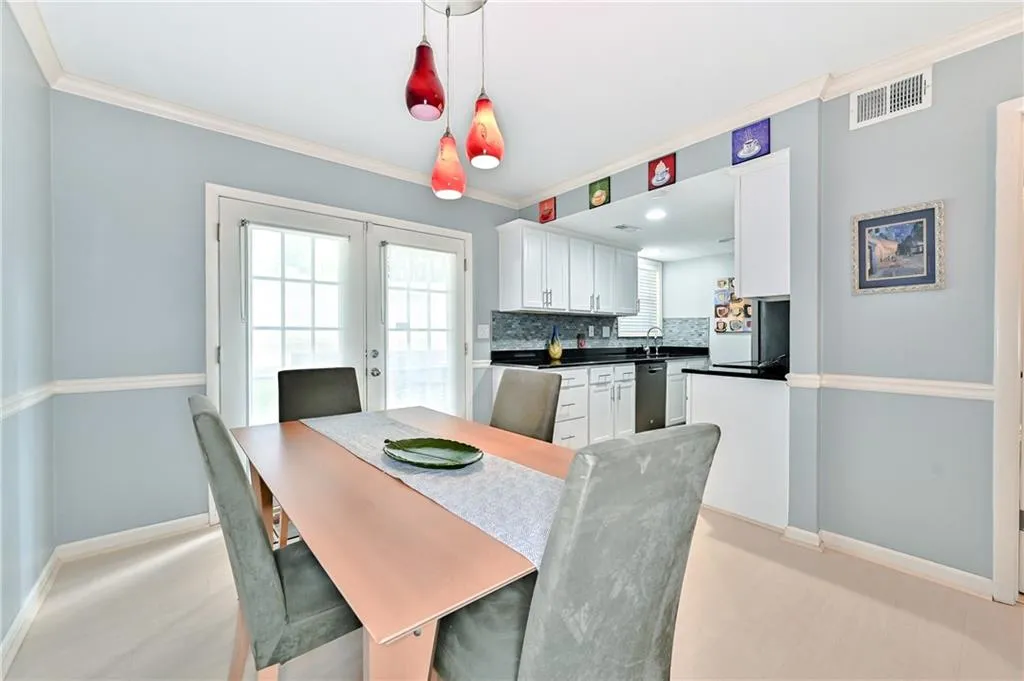 6900 Roswell Road Unit A4, Sandy Springs, Georgia 30328, 2 Bedrooms Bedrooms, ,2 BathroomsBathrooms,Residential,Sold,6900 Roswell Road Unit A4,6717615