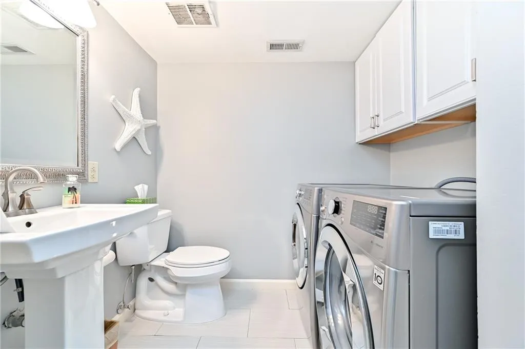 6900 Roswell Road Unit A4, Sandy Springs, Georgia 30328, 2 Bedrooms Bedrooms, ,2 BathroomsBathrooms,Residential,Sold,6900 Roswell Road Unit A4,6717615