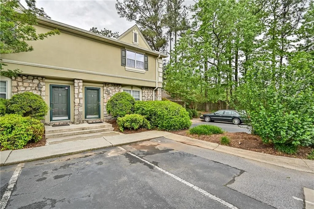 6900 Roswell Road Unit A4, Sandy Springs, Georgia 30328, 2 Bedrooms Bedrooms, ,2 BathroomsBathrooms,Residential,Sold,6900 Roswell Road Unit A4,6717615