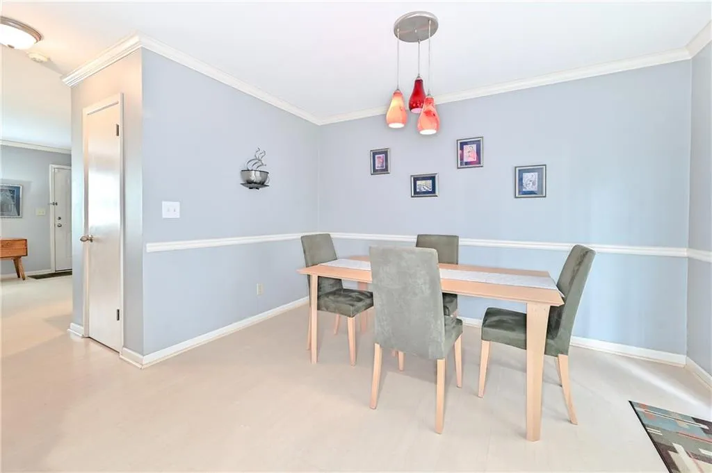 6900 Roswell Road Unit A4, Sandy Springs, Georgia 30328, 2 Bedrooms Bedrooms, ,2 BathroomsBathrooms,Residential,Sold,6900 Roswell Road Unit A4,6717615