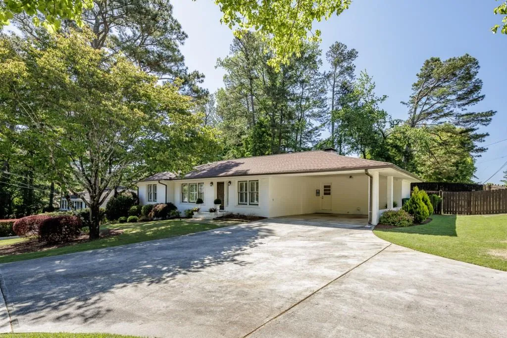 661 Hammond Drive, Sandy Springs, Georgia 30328, 3 Bedrooms Bedrooms, ,2 BathroomsBathrooms,Residential,Sold,661 Hammond Drive,7212897