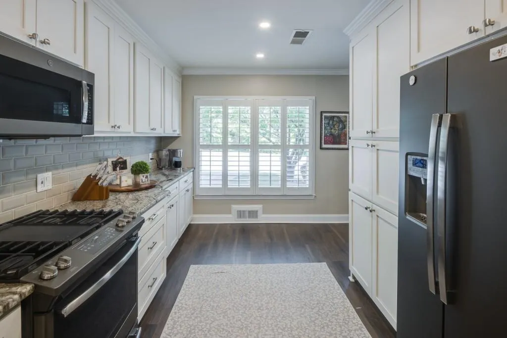 661 Hammond Drive, Sandy Springs, Georgia 30328, 3 Bedrooms Bedrooms, ,2 BathroomsBathrooms,Residential,Sold,661 Hammond Drive,7212897