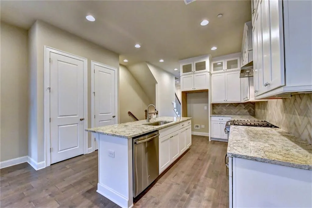 4247 Deming Circle, Atlanta, Georgia 30342, 2 Bedrooms Bedrooms, ,2 BathroomsBathrooms,Residential,Sold,4247 Deming Circle,5953355