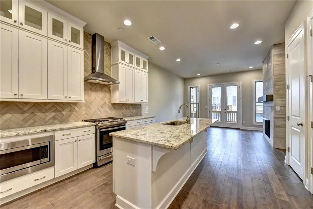 4247 Deming Circle, Atlanta, Georgia 30342, 2 Bedrooms Bedrooms, ,2 BathroomsBathrooms,Residential,Sold,4247 Deming Circle,5953355