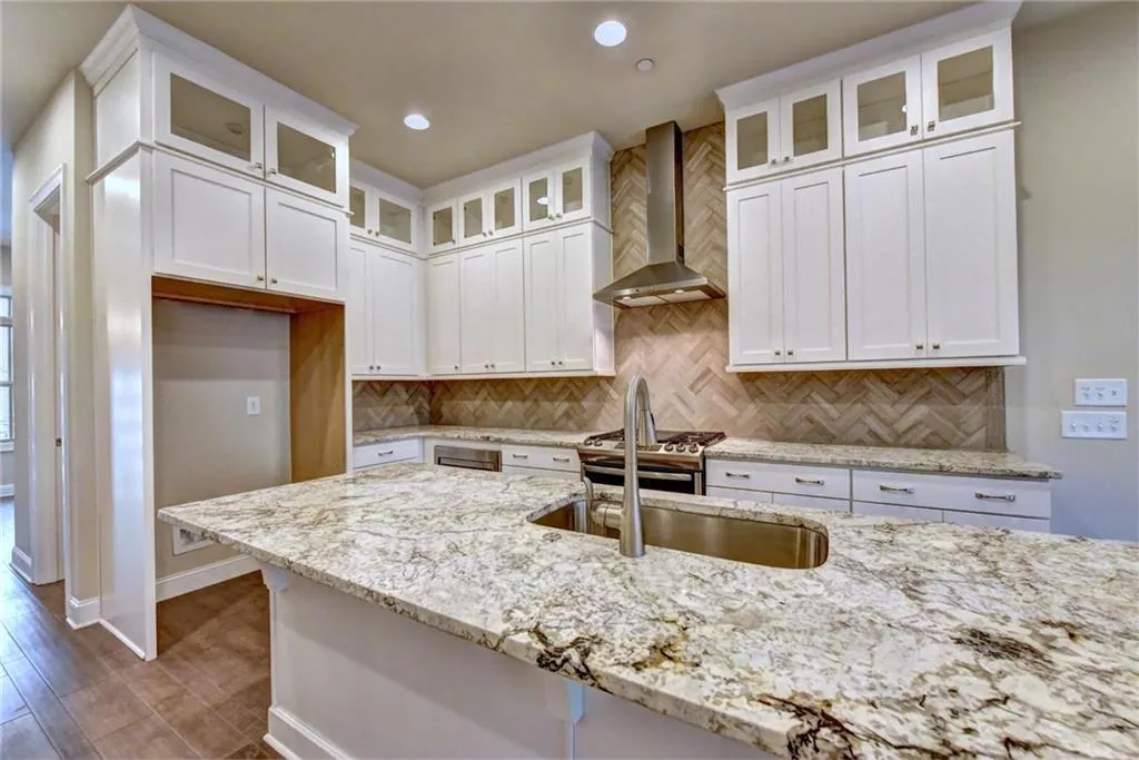 4247 Deming Circle, Atlanta, Georgia 30342, 2 Bedrooms Bedrooms, ,2 BathroomsBathrooms,Residential,Sold,4247 Deming Circle,5953355