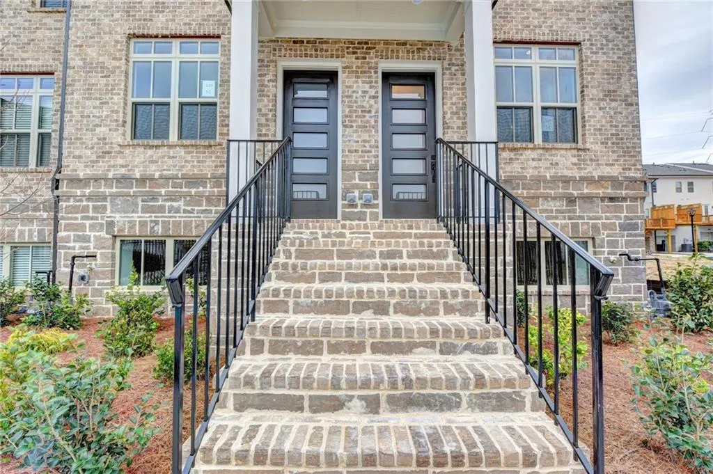 4247 Deming Circle, Atlanta, Georgia 30342, 2 Bedrooms Bedrooms, ,2 BathroomsBathrooms,Residential,Sold,4247 Deming Circle,5953355