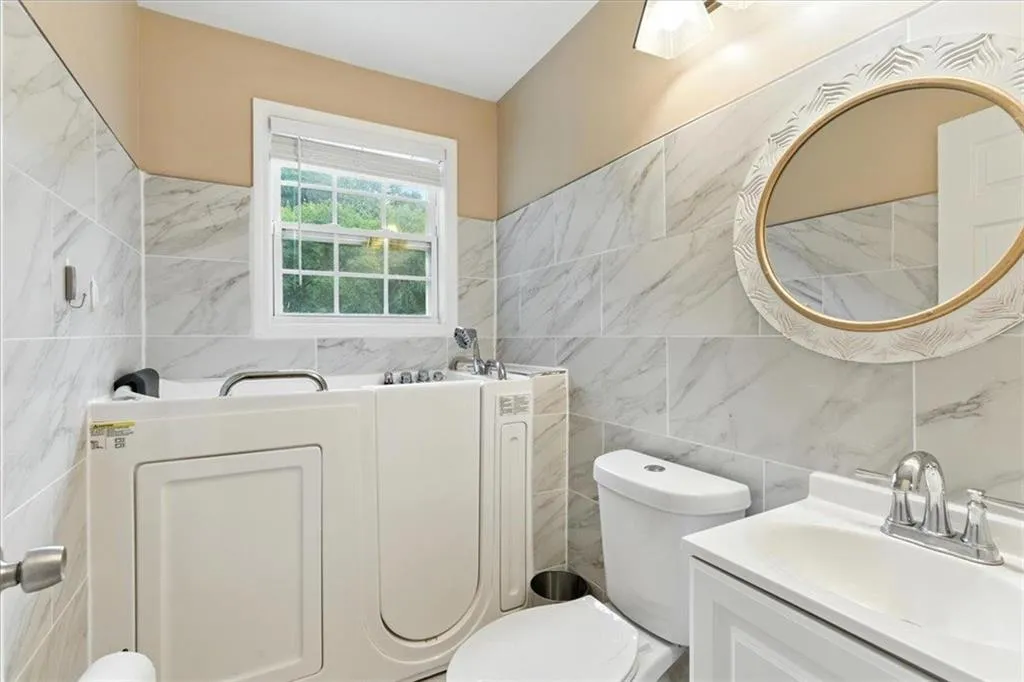 142 Hutton Place, Atlanta, Georgia 30318, 2 Bedrooms Bedrooms, ,2 BathroomsBathrooms,Residential,For Sale,142 Hutton Place,7634809