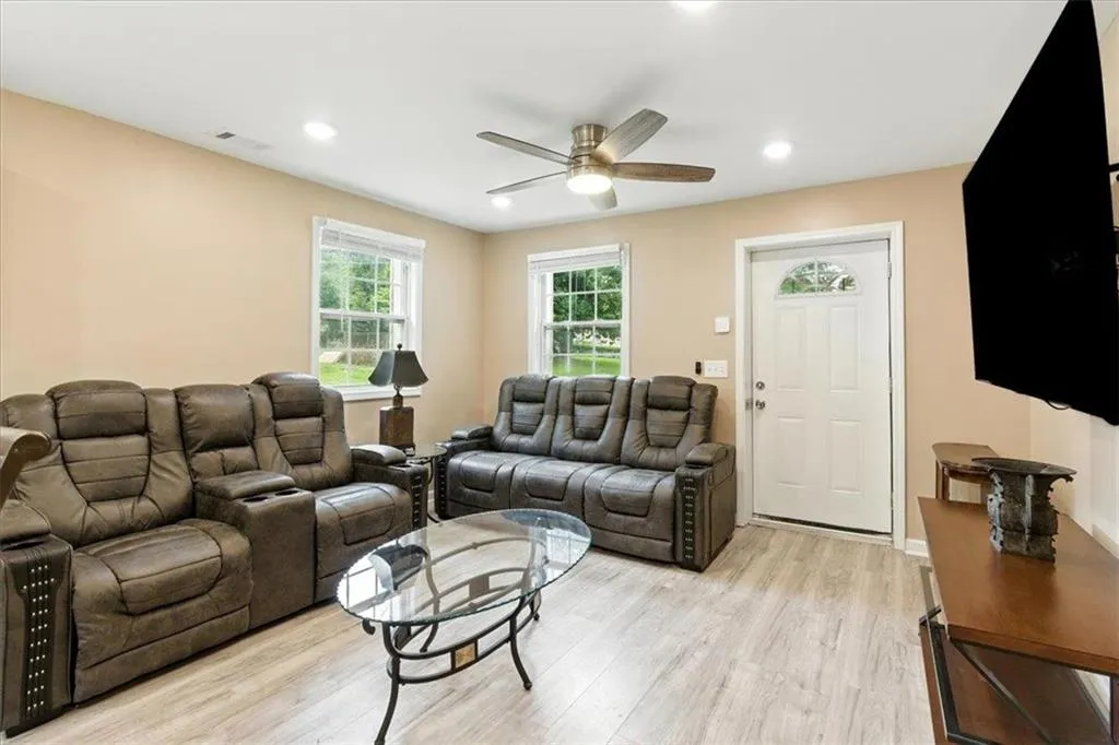 142 Hutton Place, Atlanta, Georgia 30318, 2 Bedrooms Bedrooms, ,2 BathroomsBathrooms,Residential,For Sale,142 Hutton Place,7634809