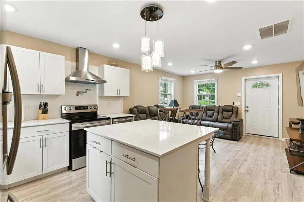 142 Hutton Place, Atlanta, Georgia 30318, 2 Bedrooms Bedrooms, ,2 BathroomsBathrooms,Residential,For Sale,142 Hutton Place,7634809