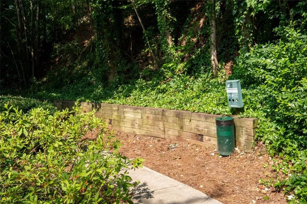 6940 Roswell Road Unit 11b, Atlanta, Georgia 30328, 2 Bedrooms Bedrooms, ,1 BathroomBathrooms,Residential,Sold,6940 Roswell Road Unit 11b,7373673