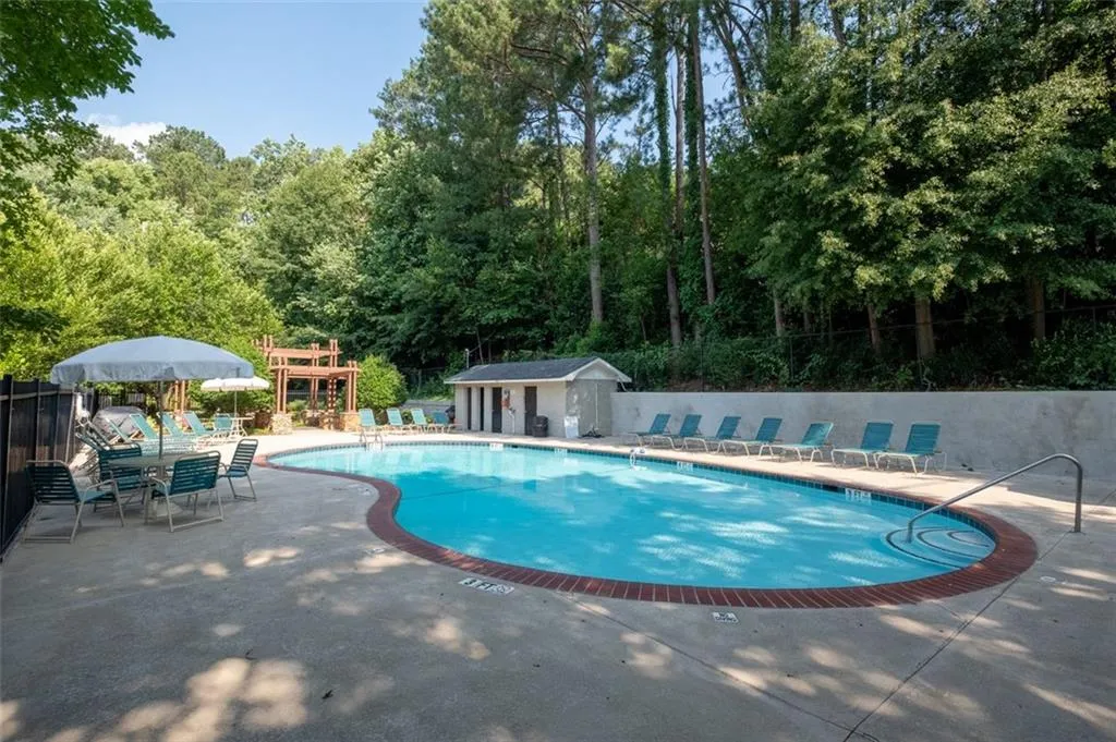 6940 Roswell Road Unit 11b, Atlanta, Georgia 30328, 2 Bedrooms Bedrooms, ,1 BathroomBathrooms,Residential,Sold,6940 Roswell Road Unit 11b,7373673