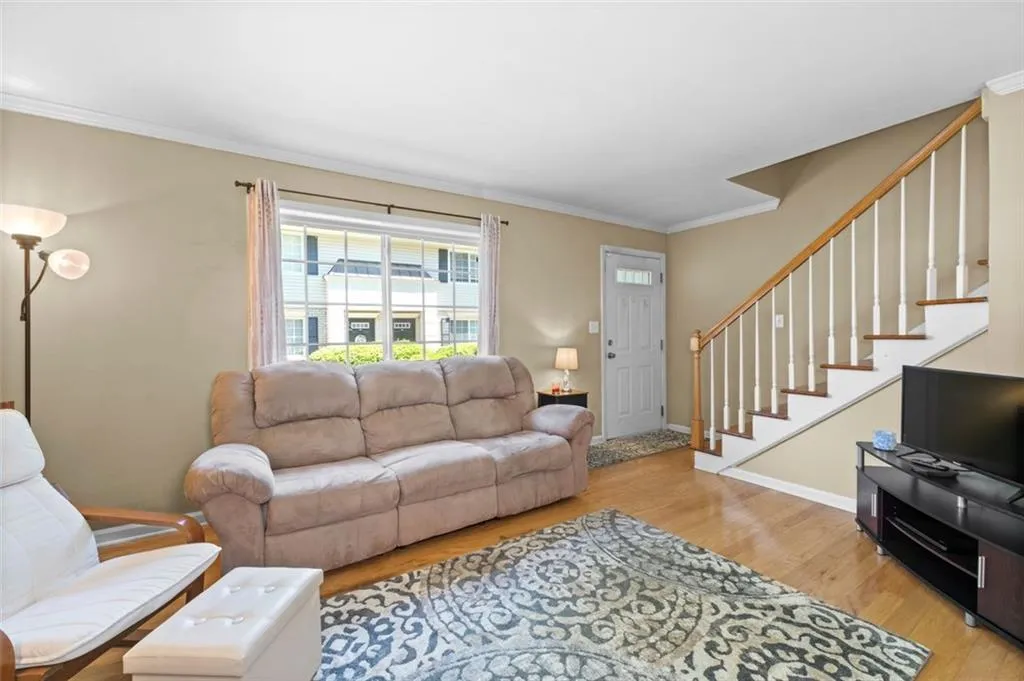 6940 Roswell Road Unit 11b, Atlanta, Georgia 30328, 2 Bedrooms Bedrooms, ,1 BathroomBathrooms,Residential,Sold,6940 Roswell Road Unit 11b,7373673