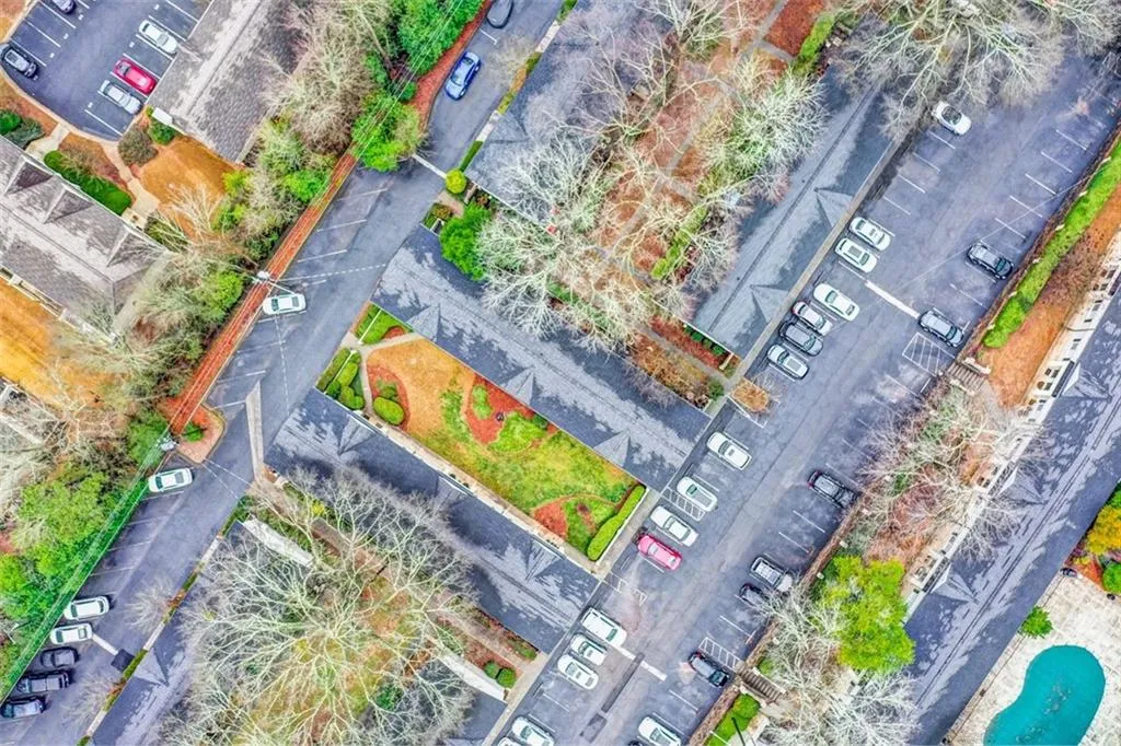 6940 Roswell Road Unit 11b, Atlanta, Georgia 30328, 2 Bedrooms Bedrooms, ,1 BathroomBathrooms,Residential,Sold,6940 Roswell Road Unit 11b,7373673