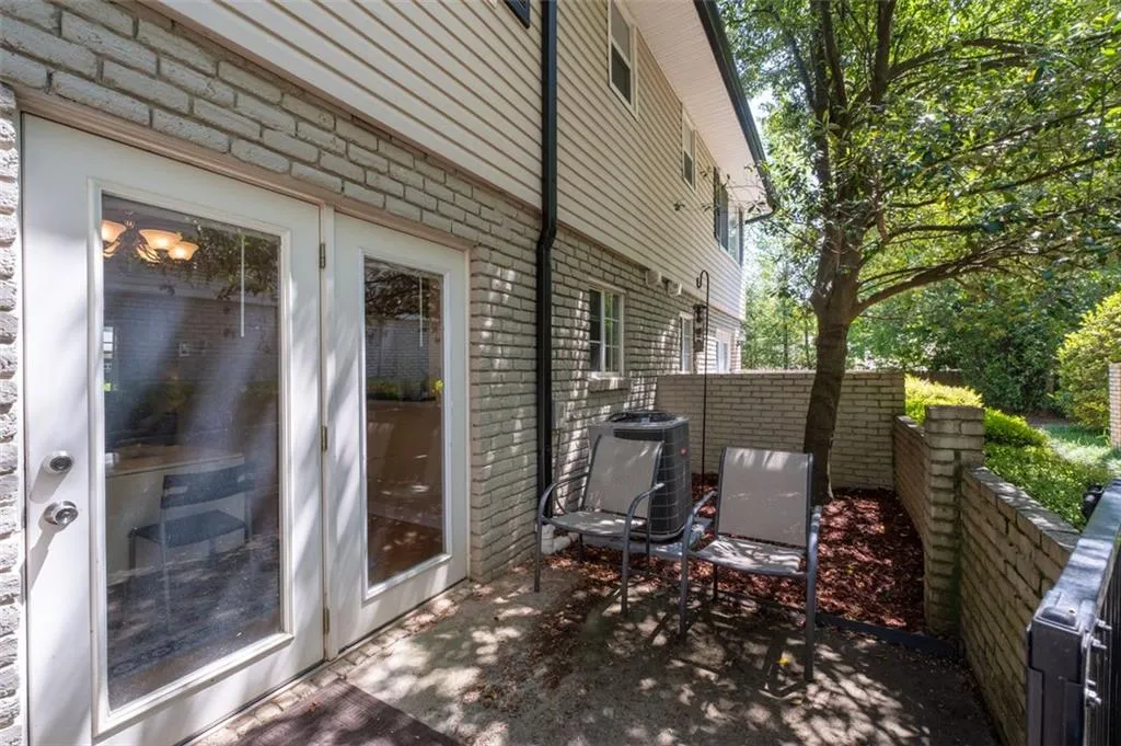 6940 Roswell Road Unit 11b, Atlanta, Georgia 30328, 2 Bedrooms Bedrooms, ,1 BathroomBathrooms,Residential,Sold,6940 Roswell Road Unit 11b,7373673