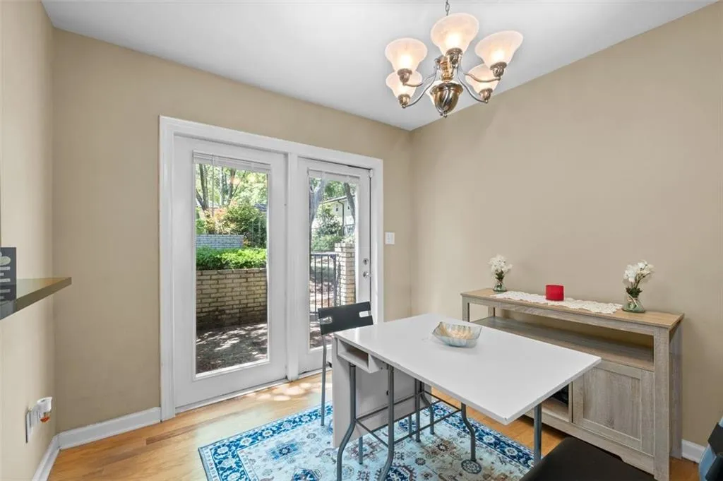 6940 Roswell Road Unit 11b, Atlanta, Georgia 30328, 2 Bedrooms Bedrooms, ,1 BathroomBathrooms,Residential,Sold,6940 Roswell Road Unit 11b,7373673