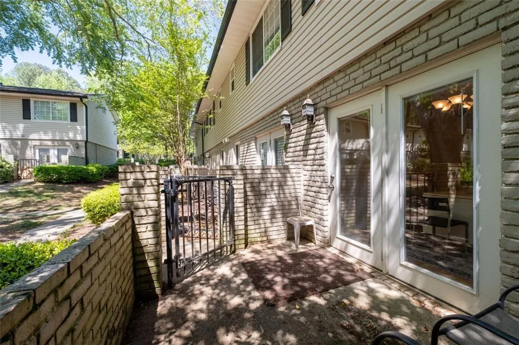 6940 Roswell Road Unit 11b, Atlanta, Georgia 30328, 2 Bedrooms Bedrooms, ,1 BathroomBathrooms,Residential,Sold,6940 Roswell Road Unit 11b,7373673