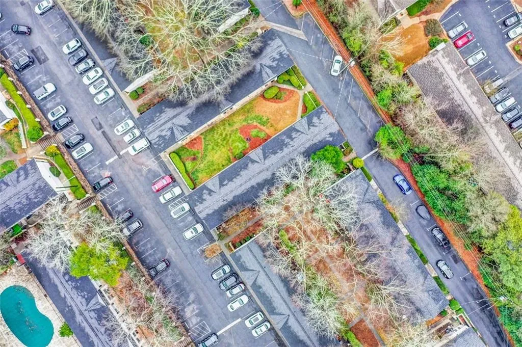 6940 Roswell Road Unit 11b, Atlanta, Georgia 30328, 2 Bedrooms Bedrooms, ,1 BathroomBathrooms,Residential,Sold,6940 Roswell Road Unit 11b,7373673