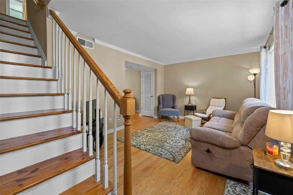 6940 Roswell Road Unit 11b, Atlanta, Georgia 30328, 2 Bedrooms Bedrooms, ,1 BathroomBathrooms,Residential,Sold,6940 Roswell Road Unit 11b,7373673