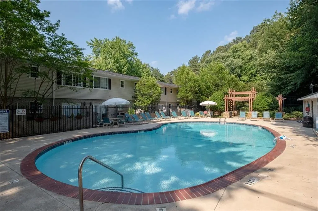 6940 Roswell Road Unit 11b, Atlanta, Georgia 30328, 2 Bedrooms Bedrooms, ,1 BathroomBathrooms,Residential,Sold,6940 Roswell Road Unit 11b,7373673