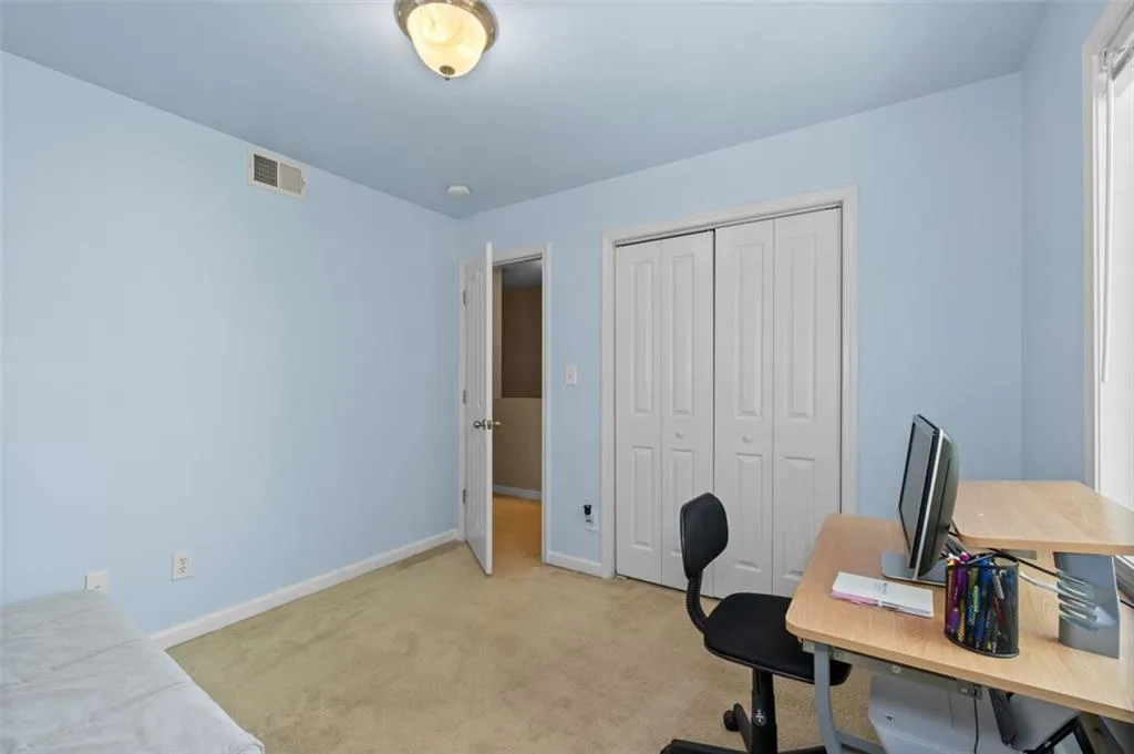 6940 Roswell Road Unit 11b, Atlanta, Georgia 30328, 2 Bedrooms Bedrooms, ,1 BathroomBathrooms,Residential,Sold,6940 Roswell Road Unit 11b,7373673