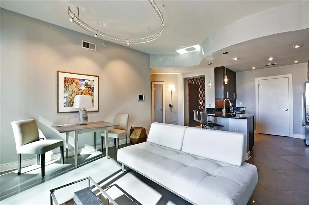 222 12th Street Ne Unit 1608, Atlanta, Georgia 30309, 2 Bedrooms Bedrooms, ,2 BathroomsBathrooms,Residential,Sold,222 12th Street Ne Unit 1608,5948510