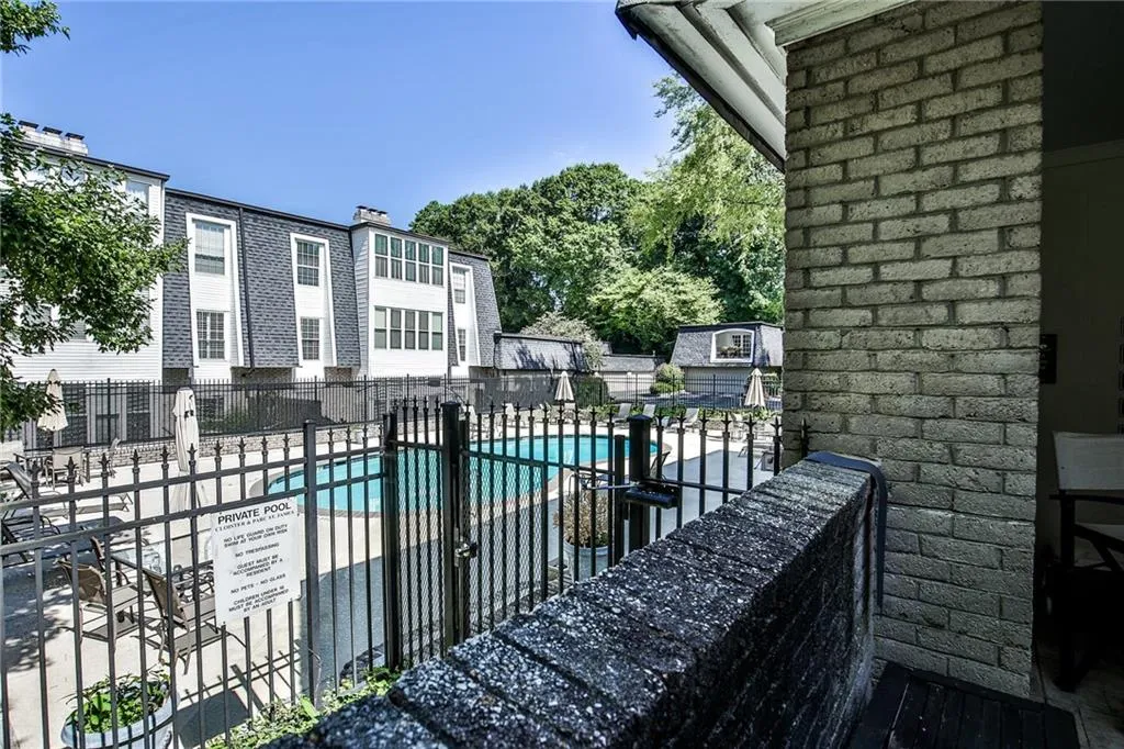 5050 Chemin De Vie Unit A, Atlanta, Georgia 30342, 2 Bedrooms Bedrooms, ,2 BathroomsBathrooms,Residential,Sold,5050 Chemin De Vie Unit A,6591032
