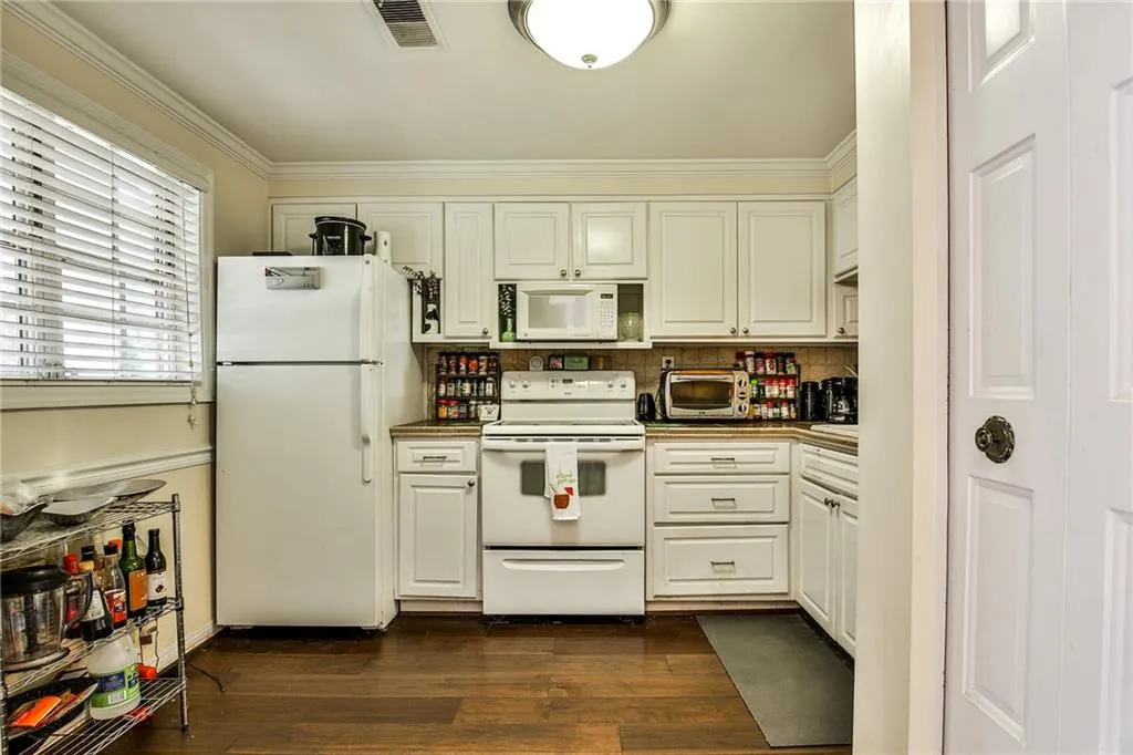 5050 Chemin De Vie Unit A, Atlanta, Georgia 30342, 2 Bedrooms Bedrooms, ,2 BathroomsBathrooms,Residential,Sold,5050 Chemin De Vie Unit A,6591032