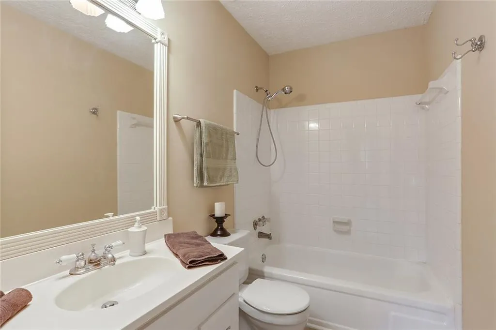 7750 Roswell Road Unit 11d, Sandy Springs, Georgia 30350, 3 Bedrooms Bedrooms, ,2 BathroomsBathrooms,Residential,Sold,7750 Roswell Road Unit 11d,6054508