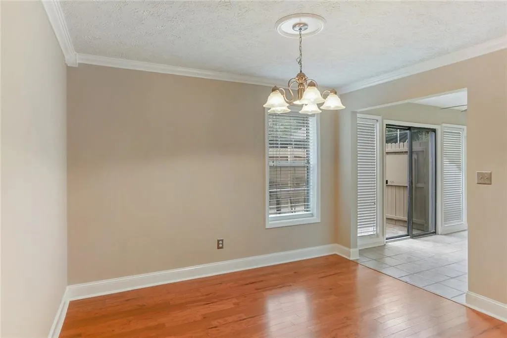 7750 Roswell Road Unit 11d, Sandy Springs, Georgia 30350, 3 Bedrooms Bedrooms, ,2 BathroomsBathrooms,Residential,Sold,7750 Roswell Road Unit 11d,6054508